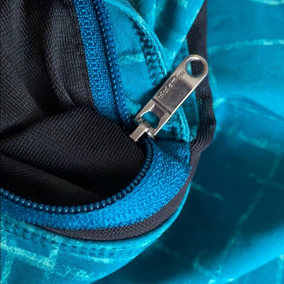 Lululemon men’s shorts lined with a 9 inch inseam - Picture 4 of 9